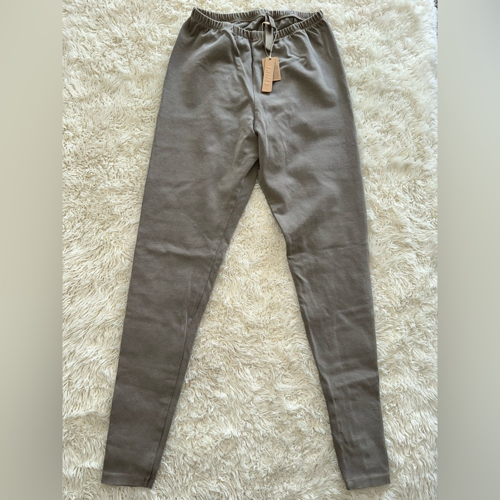 SKIMS Outdoor Leggings Size Small BRAND NEW